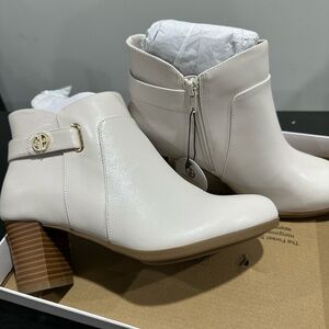 Giani Bernini Memory Foam Artemyss Booties Size 7.5W